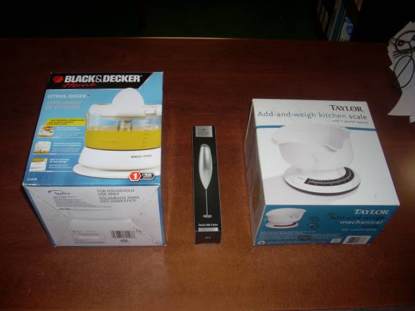 Used Kitchen Lot Black and Decker Juicer Taylor Scale Zulay Milk Frother — $40 in Parkersburg-Marietta