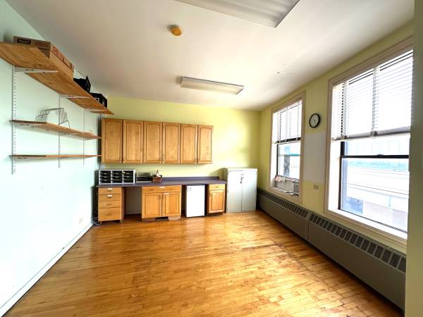 $600 / 181ft2 - UPTOWN OFFICE SPACE / ARTIST WORK SPACE , STUDIO 4554 #303 (Uptown)63960014054019120