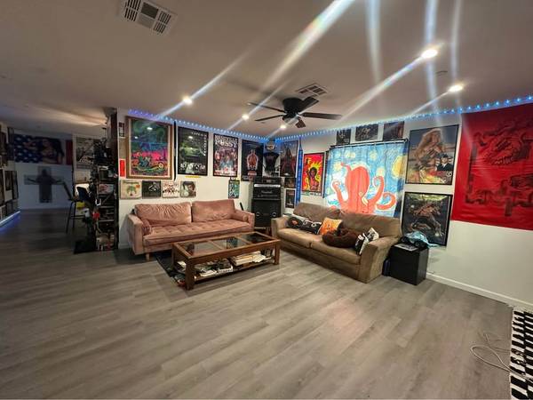 HUGE master room in Glassell park. Cool vibes! 9/1 move-in date 1