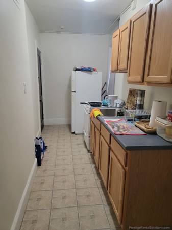 $2,100 1 de octubre estudio-SIN COMISIÓN-Calefacción/agua caliente incluidas-Lavandería-Cerca del tren (Spring hill)63839290096129120