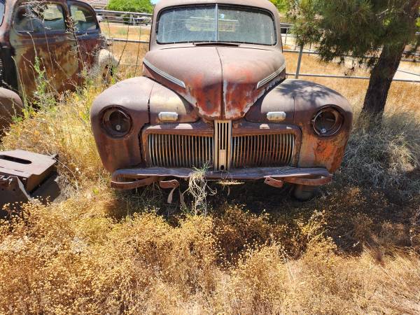 1942 Ford Deluxe 2 door 5 window 1