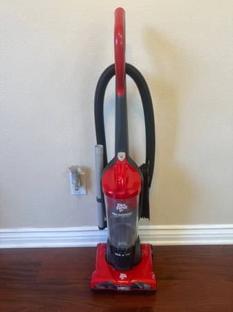 Dirt Devil Bagless Vacuum For Sale!!! 1