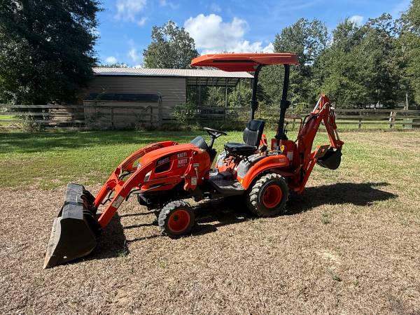 Kioti CS2410 w/backhoe 1