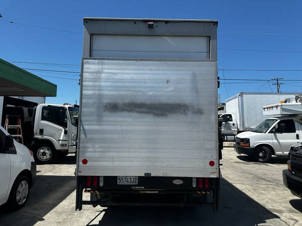 2017 CHEVROLET EXPRESS 3500 CUTAWAY CAMIÓN CON CAJA DE CARGA DE 10 PIES Y ELEVADOR - $15,000 (GARDENA)63502158473473124