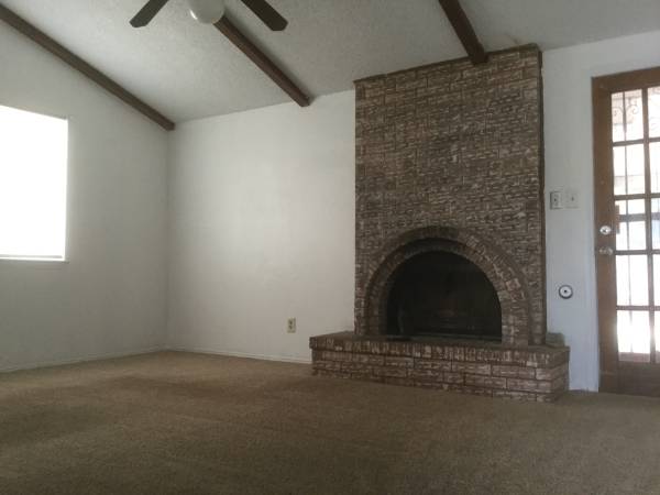 $1,250 / 3br - 1367ft2 - $1250...3 BDRM W/EXTRA GAME ROOM OR OFFICE SPACE (El Paso)63971558770690123