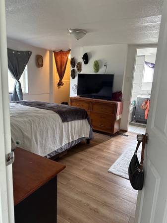 $1,600 / 3br - Small 3br/2ba partially furnished north county64213547529730122