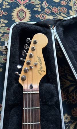 Fender Stratacoustic-Pristine-with Fishman pickup and SKB