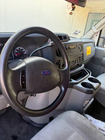 2013 Ford E250 - Photo 5