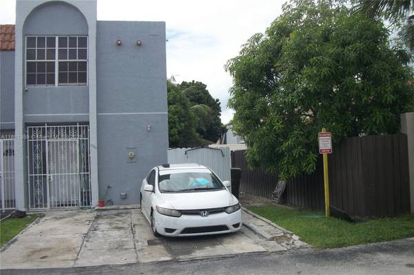 $349,000 / 3br - 1304ft2 - Propiedad de 3 habitaciones en el corazón de West Hialeah (Hialeah)63825131682563120