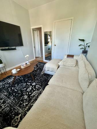 $2,600 / 2br - Bright 2br, 1ba, 2nd floor Private house, Astoria $2,600. (Astoria)63886654659585123