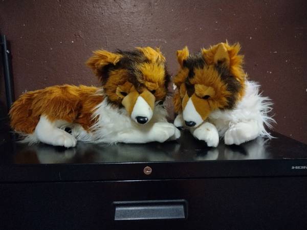 Sheltie or Collie stuffed animals plus figurines good 1