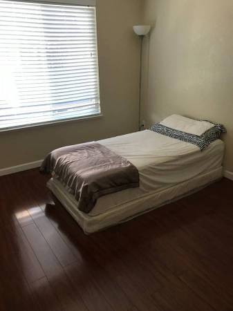 Furnished room Available in U of Silver Spring Burtonsville 1