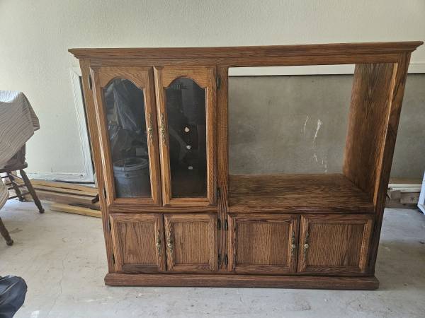 Entertainment center solid oak, excellent condition 1