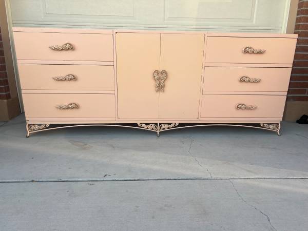 Vintage Hollywood Regency Solid Hardwood 6 Drawer plus  middle storage 1