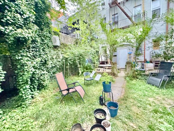$3,700 / 3br - Bushwick Jefferson L 3 dormitorios 1.5 baños patio trasero gigante lavandería en unidad (Bushwick)63689861415297123