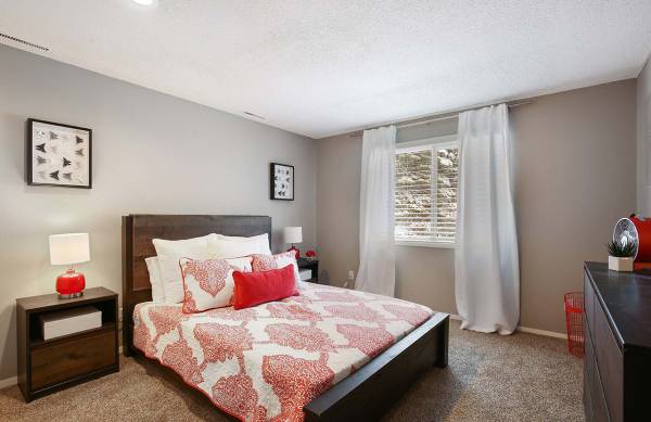$1,410 / 1br - 765ft2 - Fitness Center, 24-Hour Availability, Private Patio / Balcony (14030 Chestnut Dr, Eden Prairie, MN)63666914399105120