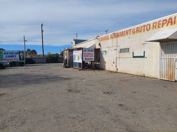 Commercial Building w/ high traffic area 1