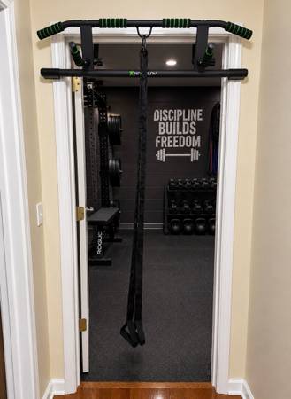 Multi-Grip Doorway Pull-Up Bar with Suspension Straps 1