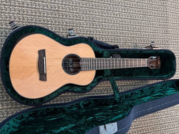 Oil' Tenor Ukulele & Hardshell Case 1