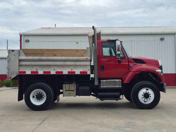 2011 International 7400 DT466 HD - Photo 6