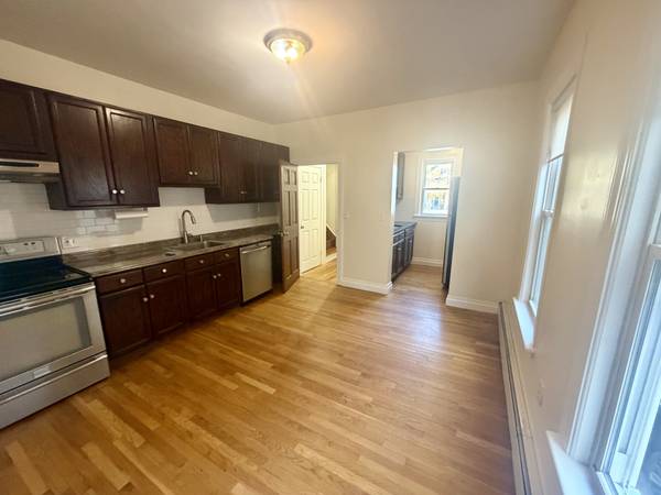 $3,990 / 4br - Davis Square 4 Bed/1 Bath Apartment | Banks St (Davis Square)64213544289282121