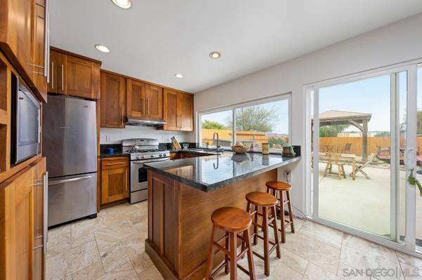 $4,400 / 4br - 1500ft2 - HOGAR FAMILIAR | CALLE TRANQUILA | PATIO TOTALMENTE CERCADO | UBICACIÓN CONVENIENTE (Imperial Beach)63878476297603123