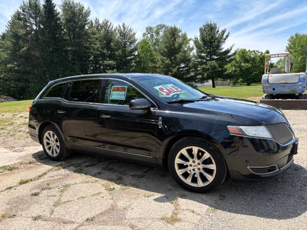 2014 Lincoln MKT 1