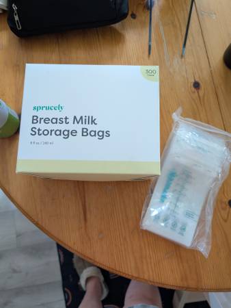 Free- Milk storage bags 1