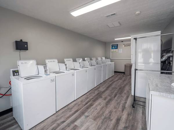 $1,060 / 2hab - 850ft2 - Aire acondicionado, aire acondicionado central, alfombra (1355 Western Ave, Chillicothe, OH)63672200675073120
