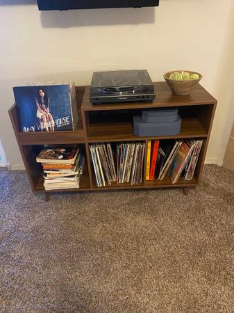 Record Player Stand 1