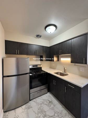 $1,300 🌊☀️🏖️Lakeside Studio Retreat! Heat, Gas & Water Included🌊🏖️ (Chicago)63918412753922120