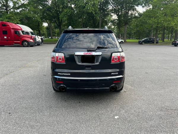 2012 GMC Acadia Denali Navi cámara de respaldo dvd pocos kilómetros solo 96 mil kilómetros - $5,500 (Brooklyn)63614220769283124
