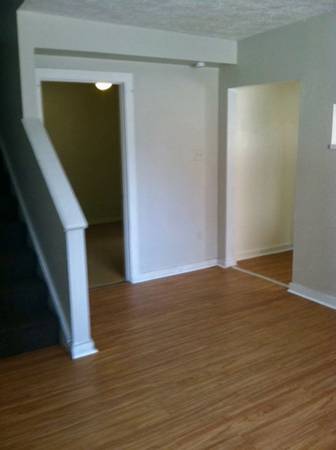 $1,095 / 3br - 810ft2 - , Hardwood Flooring, 3/bd 2/ba64013366592770121