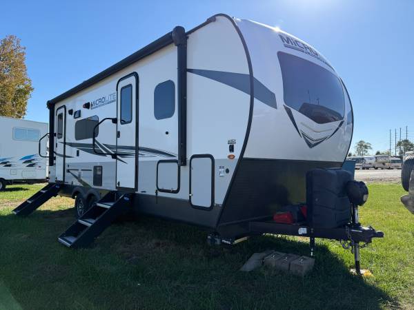 2022 Micro Lite Flagstaff 26', Single slide, Nice Trailer! OBO 1