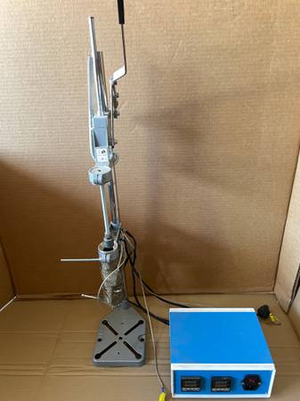 Injection Molding Machine- uses failed 3-D prints or Polyethylene 1