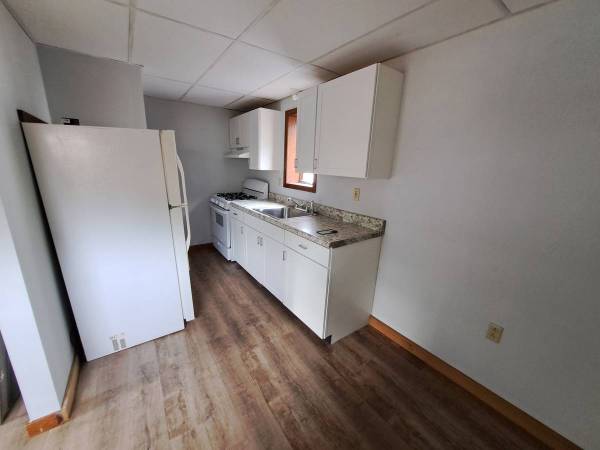 $1,100 / 1br - 1br - NICE 1 BEDROOM 1 BATH CLOSE TO DOWNTOWN!!!! (DOVER)63931655684226121