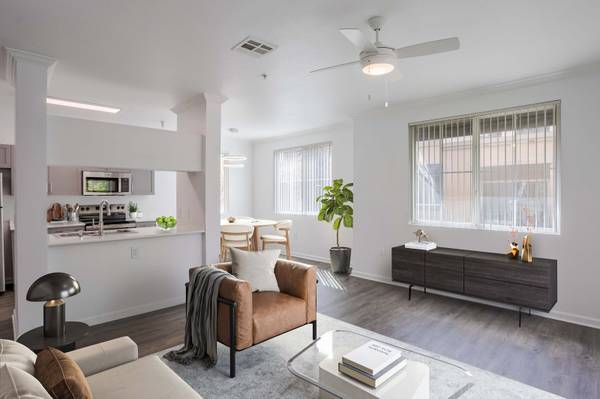 $2,105 / 1br - 850ft2 - RENOVATED AND SPACIOUS~ 1BED1BATH WITH OVER SIZED BALCONY~W/ GARAGE (NORTH NATOMAS)64043669736193124