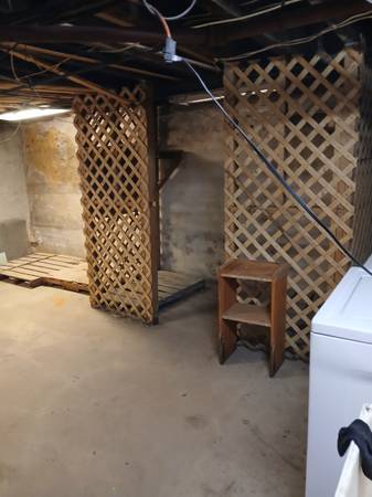 $1,300 / 2br - 85XChester Pike (Sharon Hill)64046035039361121