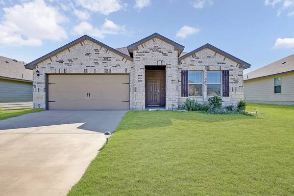 Charming 4-Bedroom Home with Spacious Backyard in Family-Friendly Comm 1