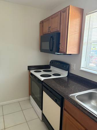 $1,300 / 2br - 1000ft2 - 2/1 Apartment Available (Jupiter)63799685057281123