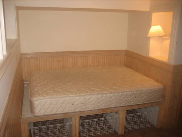 $675 / 8br - - Amazing Neighborhood, Great House, Small Room, Private Lease- (Green Lake)63862287069187123