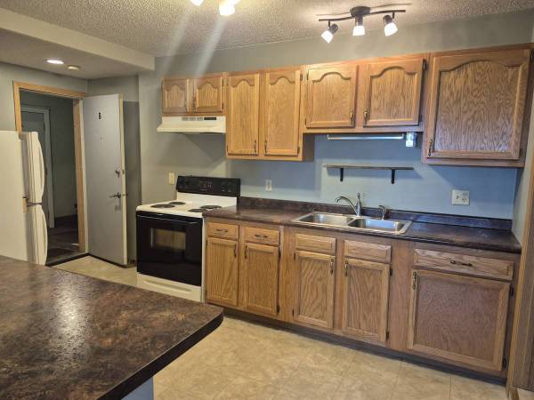 UPPER 1 BED 1 BATH APARTMENT FOR RENT 1