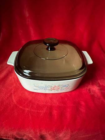 Vintage CorningWare Casserole Dish with Lid 1