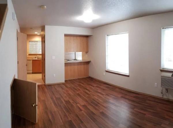 $1,500 / 2br - En el Corazón del Centro Comercial 205 + Lavavajillas y Triturador - Relajado (Este de Portland)63820681607939122