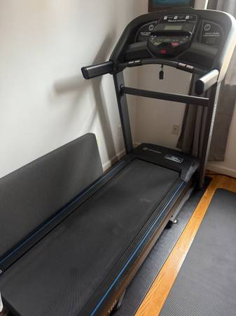 Horizon Fitness T202 Treadmill 1