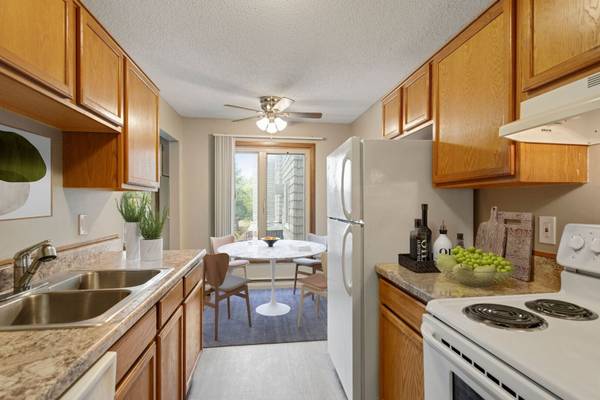 $1,594 / 2br - 970ft2 - Underground Heated Parking, Ceiling fans, 2bd 1.5ba (4141 Parklawn Ave, Edina, MN)63666914424835123