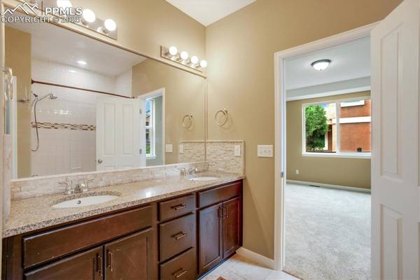 $560,000 / 5br - 2975ft2 - Mountain View Main Level Ranch Discovery Canyon (Colorado Springs)63686763770627123