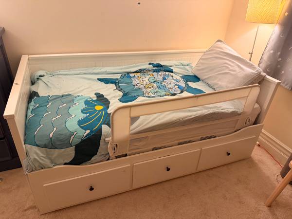 IKEA Hemnes Day Bed with 3 storage drawers 1