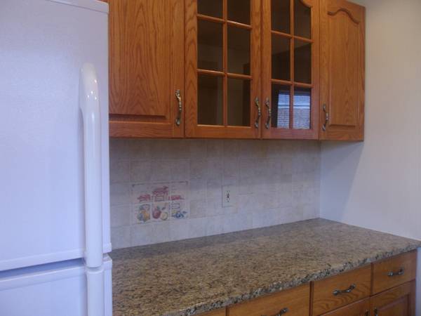 $3,000 / 3br - 3BR1.5BathsRENOVATEDEat-in-KitWOODfl,L-shapeDR/LR,KINGmasterBRair cond (Whitestone near North Flushing)63788528595587124