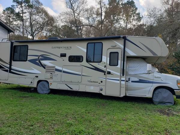 2016 Coachmen Leprechaun 319DS 1